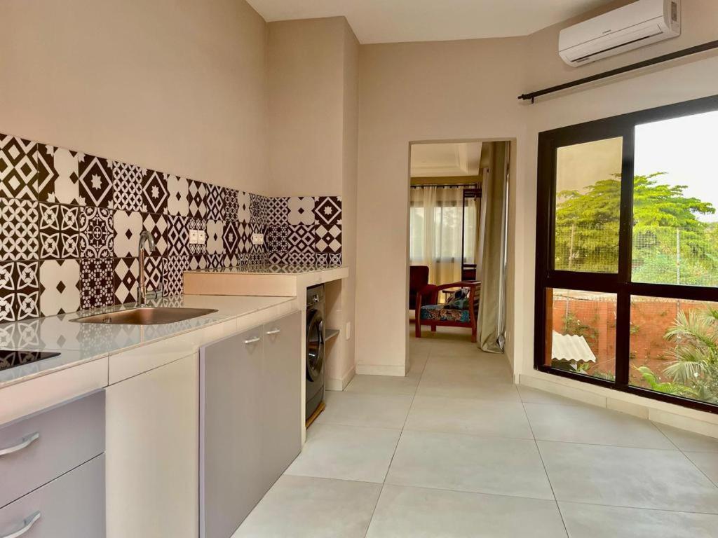 Le Kentia Hotel Lome Bagian luar foto
