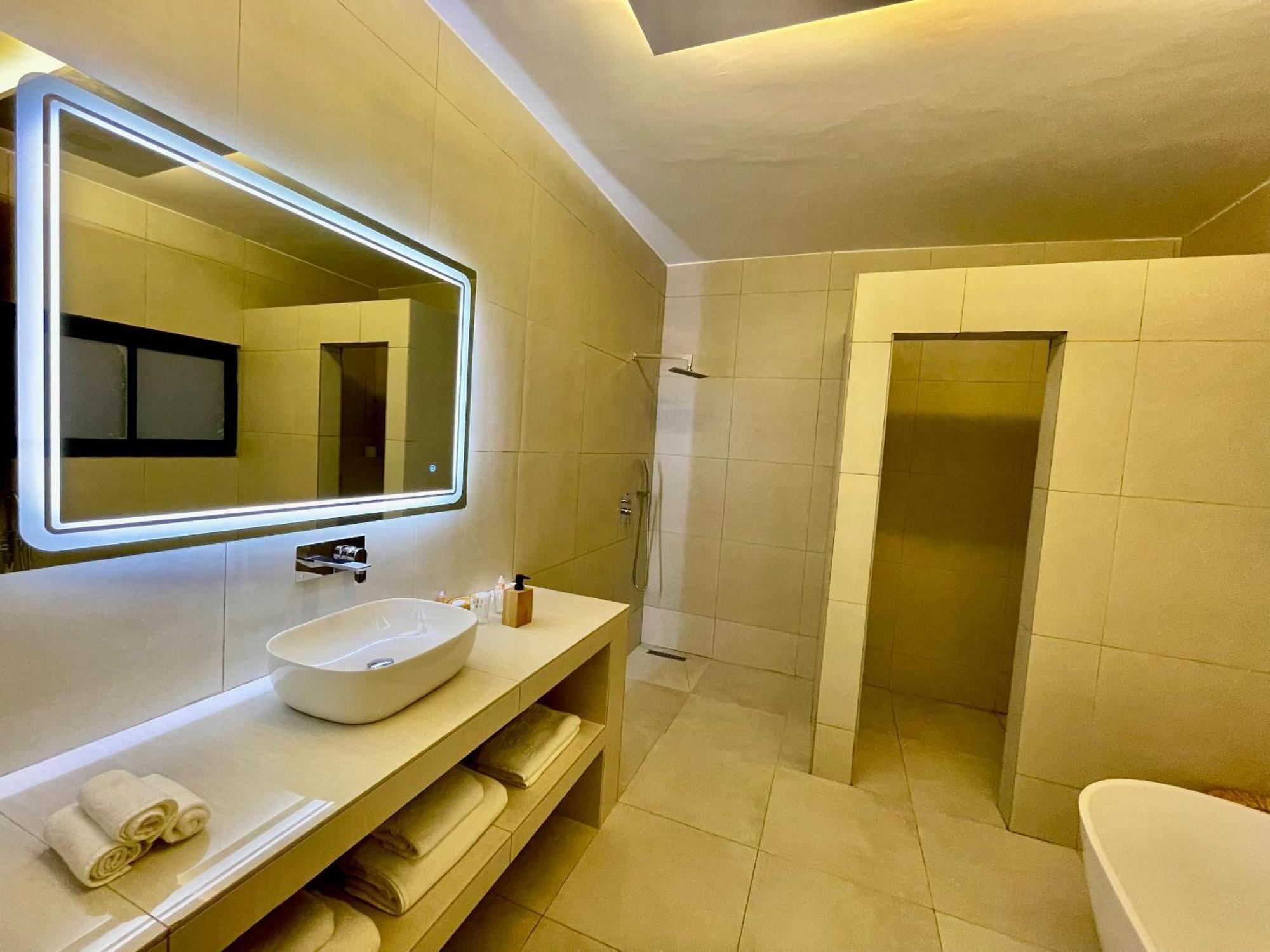 Le Kentia Hotel Lome Bagian luar foto