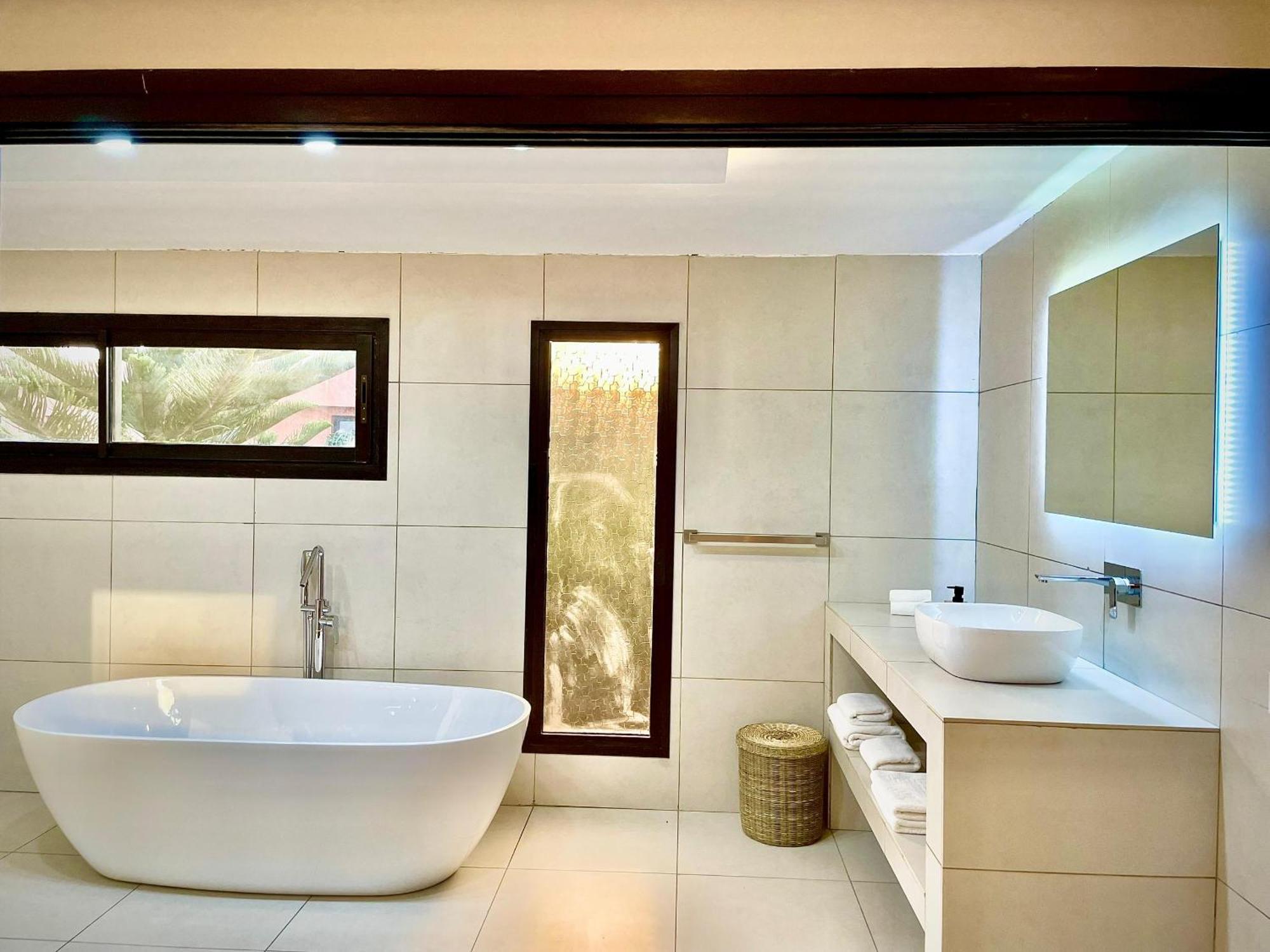 Le Kentia Hotel Lome Bagian luar foto
